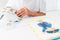 Fien en Teun - Aankleedboekje - 8 pagina’s modellen 8 inkleurpagina’s 8 stickervellen