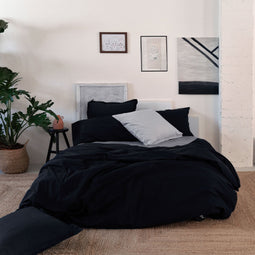 Happy Friday Basic Duvet cover Black