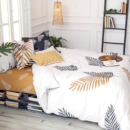 Happy Friday Foliage Duvet cover