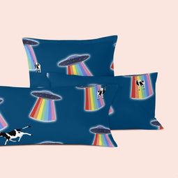 Happy Friday Ovni Pillow cover