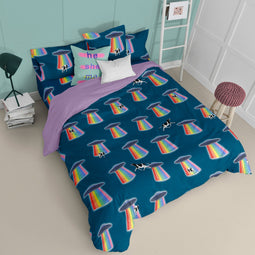 Happy Friday Ovni Duvet cover