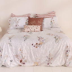Happy Friday Wild flowers Duvet cover