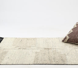 Tufted & Tasseled Neutral rug