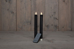 Annas collection - 2PCS ZWART RUSTIEK WAX DINER KAARS 23CM BEW. VLAM MET AFSTANDS BEDIENING 2XAA