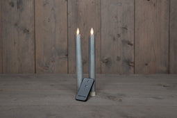 Anna's collection - 2PCS ZILVER RUSTIEK WAX DINER KAARS 23CM BEW. VLAM MET AFSTANDS BEDIENING 2XAA