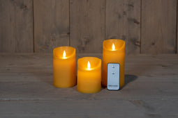 Anna's Collection - 3ST KAARS OKERGEEL WAX RUSTIEK BEWEGENDE VLAM 7,5X10/12,5/15CM AFSTANDSBEDIEN...