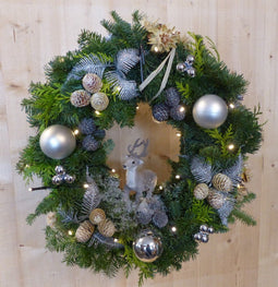 Warentuin Natuurlijk - Krans kerstgroen zilver circa 40 cm met batterijverlichting