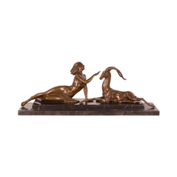 BRONZEN BEELD VAN EEN AMAZONE MET ANTILOPE