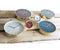 Karlsson wandklok Minimal rood met gouden kast