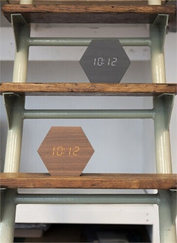 Karlsson Hexagon Wekker bruin