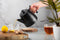 VDN RVS Theepot Dubbelwandig met Filter - Zwarte Theekan 1 Liter - 802