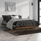 vidaXL - Bedframe - bewerkt - hout - bruin - eikenkleur - 135x190 - cm