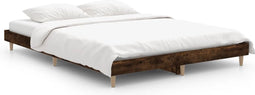 vidaXL - Bedframe - bewerkt - hout - gerookt - eikenkleurig - 135x190 - cm