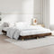 vidaXL - Bedframe - bewerkt - hout - gerookt - eikenkleurig - 135x190 - cm