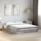vidaXL - Bedframe - bewerkt - hout - grijs - sonoma - eikenkleurig - 135x190 - cm