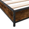 vidaXL - Bedframe - bewerkt - hout - metaal - gerookt - eikenkleurig - 120x190 - cm