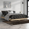 vidaXL - Bedframe - bewerkt - hout - sonoma - eikenkleurig - 135x190 - cm
