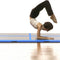 vidaXL - Gymnastiekmat - met - pomp - opblaasbaar - 700x100x10 - cm - PVC - blauw