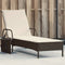 vidaXL - Ligbed - met - wielen - en - kussen - poly - rattan - bruin