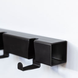 Vij5 - Coatrack By The Meter - metalen design kapstok met 2 haken - RAL9017 zwart