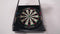 Longfield Darts - Houten cabinet - Dartbord 6 Steeltip pijlen Whiteboard + marker - Kleur Wit - Hout Fineer