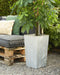 Mica Decorations Bravo Bloempot voor buiten - L31 x B31 x H54 cm - Lichtgewicht Kunststof - Lichtgrijs