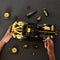 LEGO Technic Bugatti Bolide - Modelauto Bouwpakket - W16-motor en schaardeuren - Geel/Zwart (905 stuks)