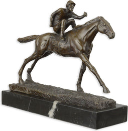 BRONZEN BEELD VAN EEN JOCKEY EN EEN PAARD