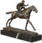 BRONZEN BEELD VAN EEN JOCKEY EN EEN PAARD