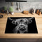 KitchenYeah® Inductie beschermer - Afdekplaat kookplaat - 75x52 cm - Schotse hooglander - Zwart - Wit