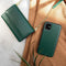Selencia Hoesje Geschikt voor iPhone 11 Hoesje Met Pasjeshouder - Selencia Eny Uitneembare Vegan Lederen Clutch - Groen