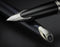 Waterman Carène balpen | Metaal-blauwe lak met palladium detail | Gebeitelde dop | mediumpunt met blauwe inktpatroon | met Geschenkdoos