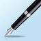 Waterman Hémisphère-vulpen | Glimmend zwart met chromen rand | Medium penpunt | Zwarte inkt | Cadeauverpakking