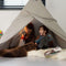 Weltevree | Guidelight | Multifunctionele & Oplaadbare Lantaarn voor Buiten | Windlicht, Zaklamp, Camping Lamp, Buitenlamp, Sfeerlamp | Spatwaterdicht | Accu 15 uur | Sfeerlicht Buitenverlichting | Rood RAL 2002