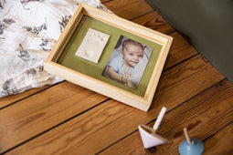 BabyArt Pure Frame - Gipsafdruk en Foto - Houten lijst - Hout/Geel/Groen