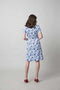Wikkeljurk met blauwe bloemenprint