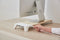 Monitorstandaard met snellader en draadloos opladen voor 3-in-1 apparaten POUT EYES 8 witte kleur