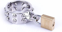 Penisring van metaal met slot en spikes