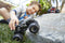 Hot Wheels - Monstertrucks 1:24 - Robuuste metalen behuizing met gigantische wielen - Meerkleurig