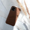 Selencia Hoesje Geschikt voor Samsung Galaxy S21 Hoesje Met Pasjeshouder - Selencia Vayu Vegan Lederen Backcover - Bruin