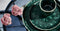 GLAMOMAX'S Choice - Serviesset Green Primal - inclusief Koperkleurig Bestekset - 4 Persoons - Aardewerk - Groene Borden - Dinerborden - Bordenset