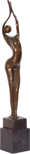 MODERN BRONZEN SCULPTUUR VAN EEN STAANDE VROUW