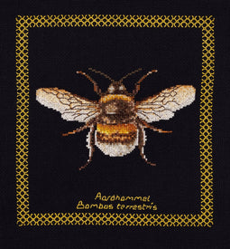 Thea Gouverneur - Borduurpakket met telpatroon - 3018.05 - Voorgesorteerde DMC Garens - Hommel - Zwart Aida - 17 cm x 18 cm - DIY Kit