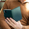 Selencia iPhone 12 (Pro) - Echt Lederen Bookcase - 3 Pashouders - Groen