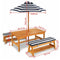 KidKraft Houten Kinder Buitentafel - Set met 2 Bankjes - Inclusief Inklapbare Parasol - Marineblauw/Hout (1 set)