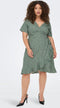 ONLY CARMAKOMA CARLIVIA - Wrap dress - V-hals met ruffle - Chinois green met stippen