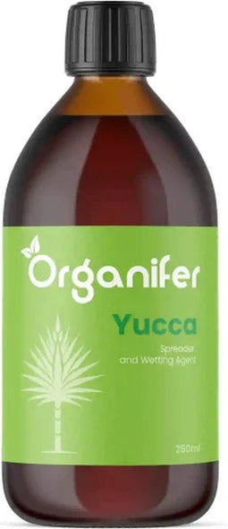 Yucca Uitvloeier - Wetting Agent - (250ml, 2500m2) - Vloeibare Meststof - Optimaliseert Vochtbehoud Planten - Bodemverbeteraar - Grondverbeteraar - Voor Droogte en Hitte - Waterefficiëntie en Droogteresistentie - Organifer