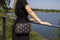 Bouffants and Broken Hearts - Dames Schoudertas - Kunstleer met lipstick design - Zwart