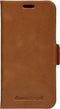 Dbramante1928 iPhone 13 Mini - Flip cover - Magneetsluiting en ruimte voor pasjes - Cognac