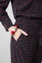Zwarte blouse met rode sterren van viscose.